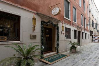 Andrea Bocelli at Hotel Kette 4*