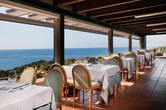 Restaurant with sea view