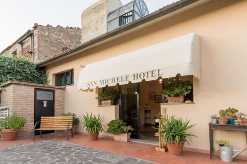 Hotel San Michele outside city wall San Gimignano