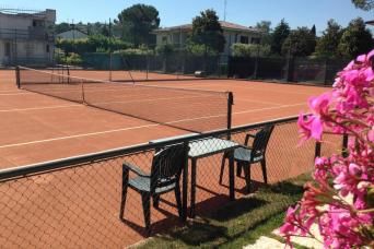 3 star hotel with tennis court Lake Garda