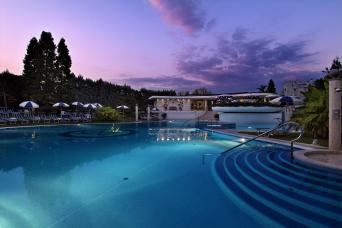 spa hotel with swimming pool in Italy