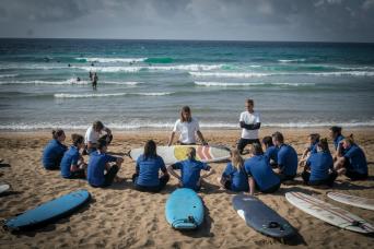 surfing lesson for beginners