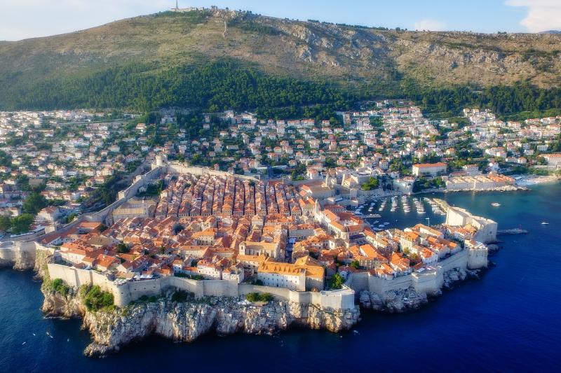 From Omiš: Dubrovnik Guided Group Tour with Ston Oyster tasting