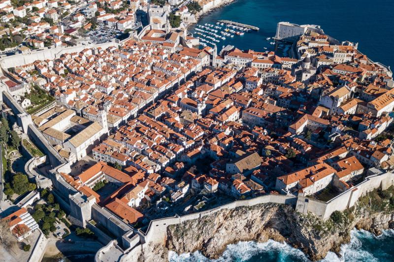 From Omiš: Dubrovnik Guided Group Tour with Ston Oyster tasting