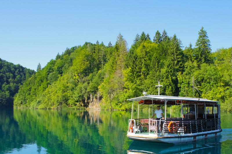 From Omiš: Plitvice Lakes Economy Group Tour