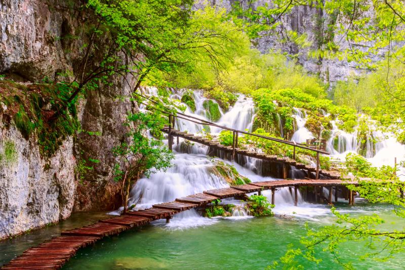 From Omiš: Plitvice Lakes Guided tour with Entrance Ticket Included