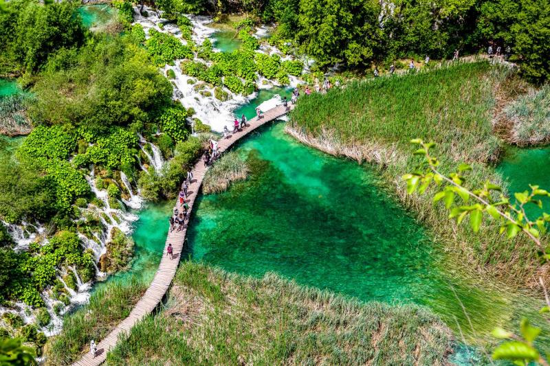 Guided Transfer from Zagreb to Omiš with stop at Plitvice Lakes