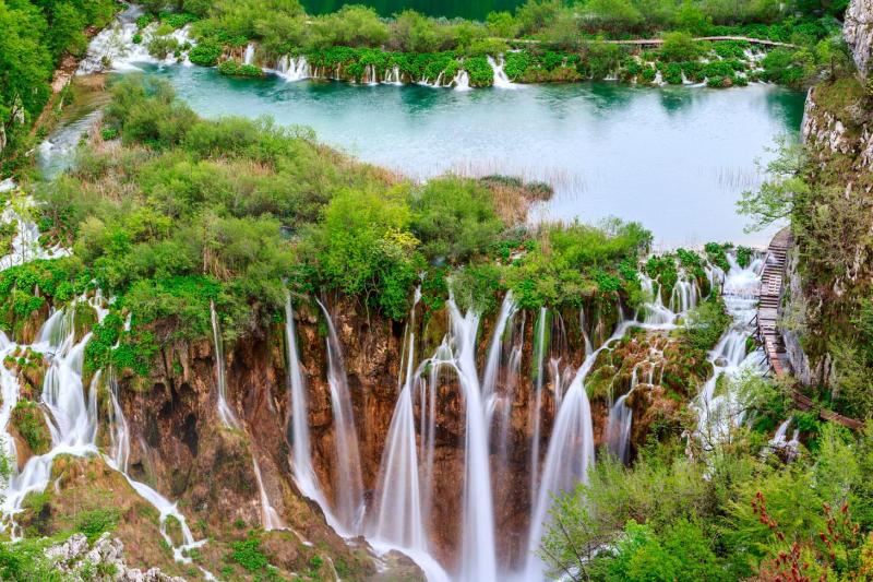 Guided Transfer from Omiš to Zagreb with stop at Plitvice Lakes