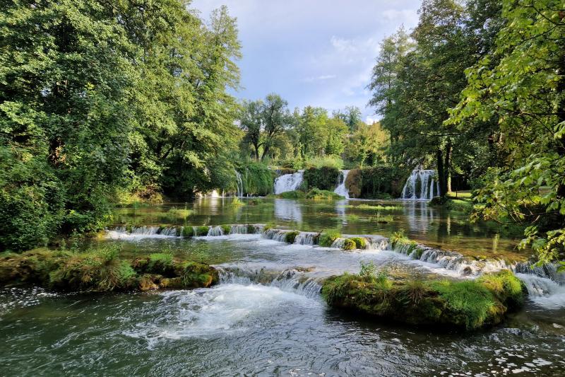 Guided Transfer from Omiš to Zagreb with stop at Plitvice Lakes