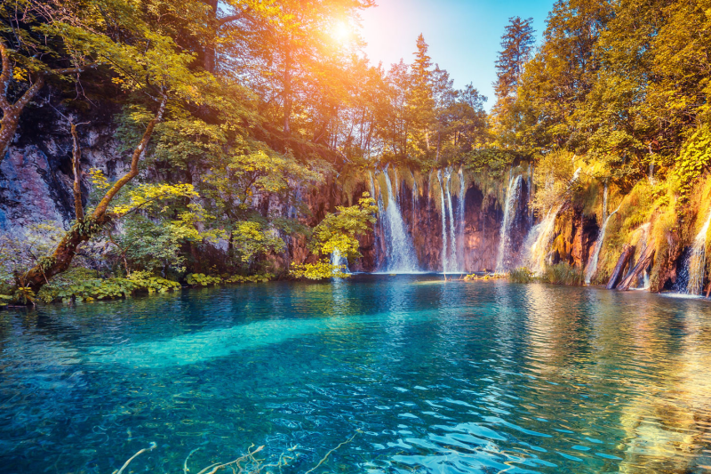 Guided Transfer from Omiš to Zagreb with stop at Plitvice Lakes