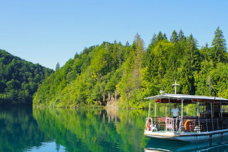 Guided Transfer from Omiš to Zagreb with stop at Plitvice Lakes