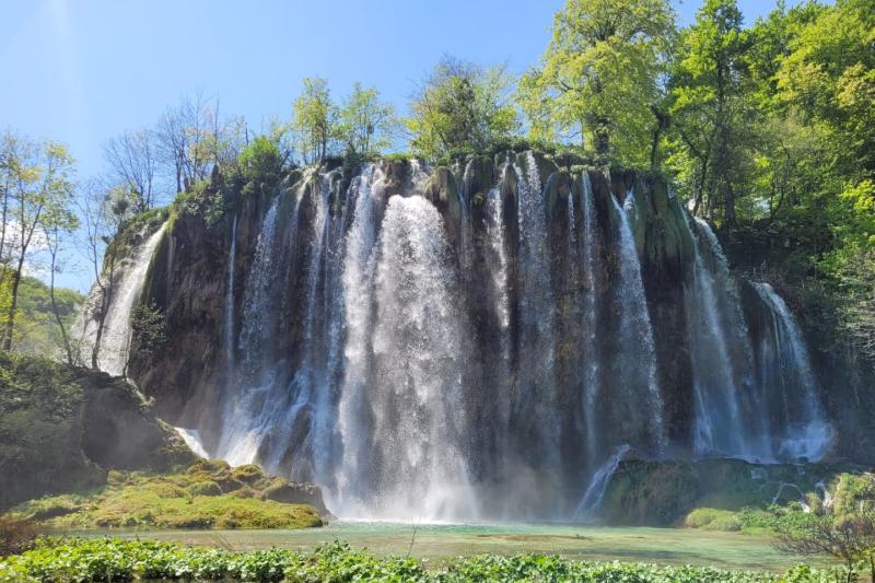 Guided Transfer from Omiš to Zagreb with stop at Plitvice Lakes