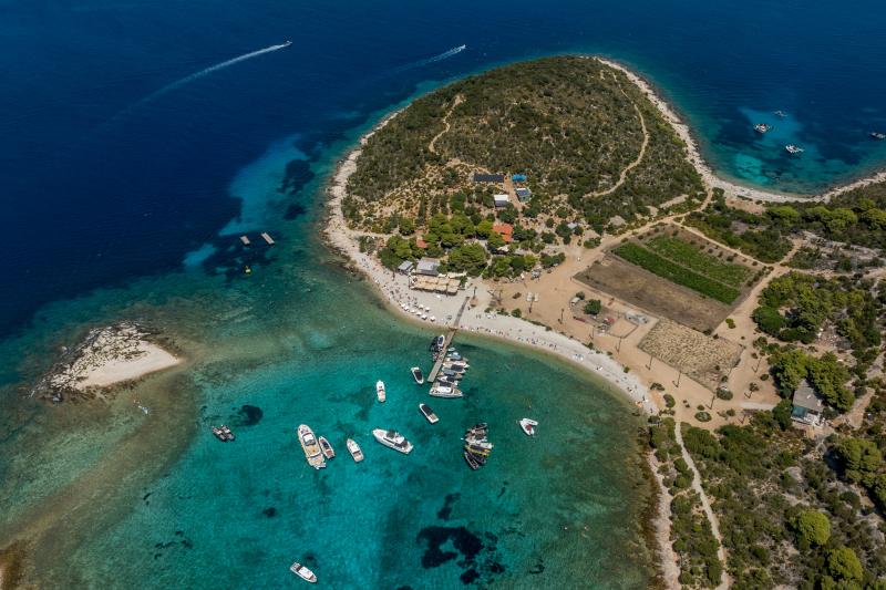 From Omiš: Blue Cave, Vis and Hvar Island Hopping Small Group Tour with Gray line Croatia