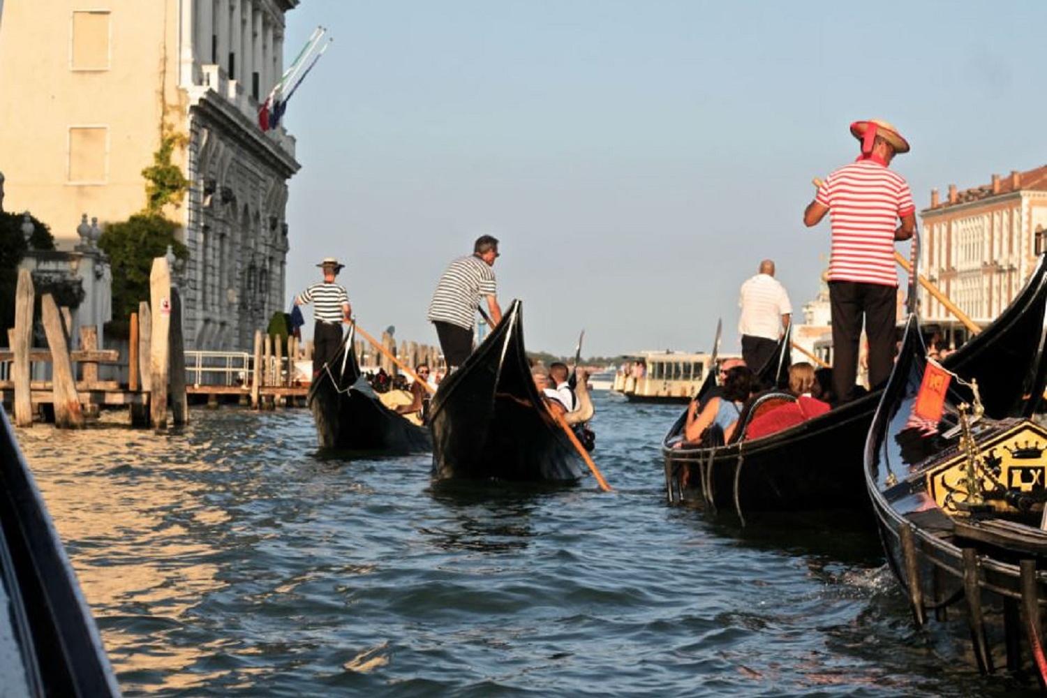 Gondola Serenade & Cichetti dinner in Venice :: Venice Incoming